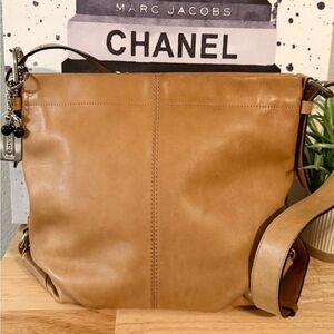 COACH Vintage F15064 SoHo Duffle Handbag Camel Glove Tanned Smooth Leather.